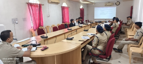 एसपी कार्यालय में आयोजित कार्यशाला में उपस्थित पुलिस अधिकारी और विशेषज्ञ।