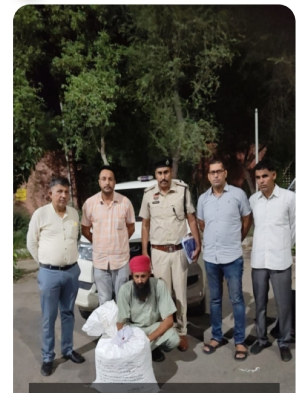चूरापोस्त के साथ पकड़ा गया आरोपी।
