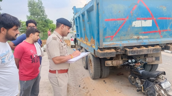 मौके पर पहुंचकर जांच करते हुए जुलाना पुलिस।