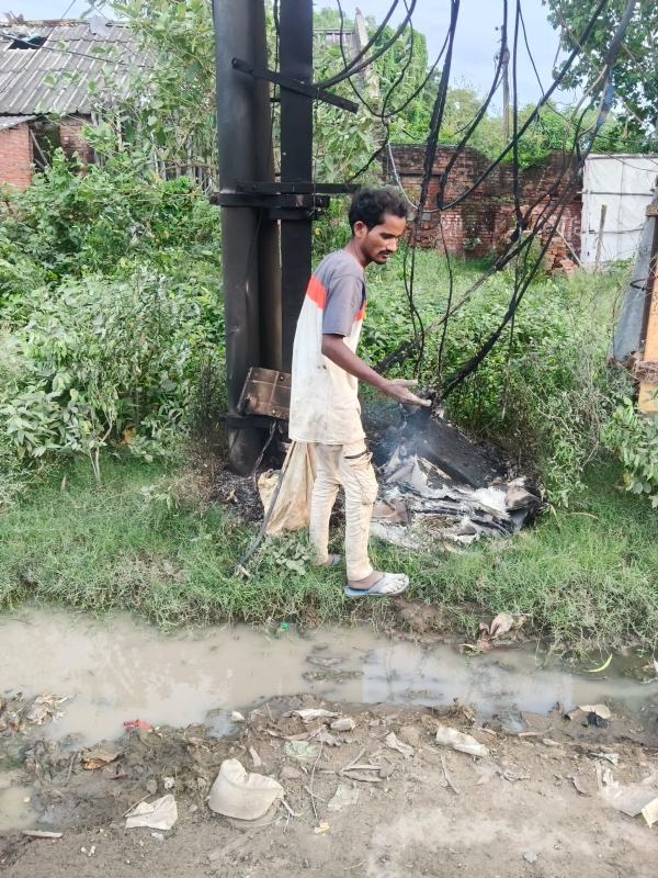 जलकर खाक हुआ ट्रांसफार्मर का एलटी बॉक्स