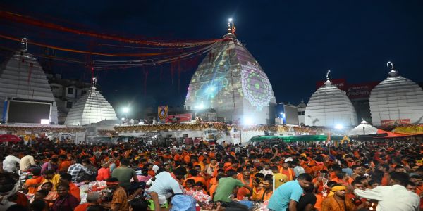 (अपडेट) देवघर में पहली सोमवारी पर दो लाख 26 हजार 264 श्रद्धालुओं ने किया जलार्पण