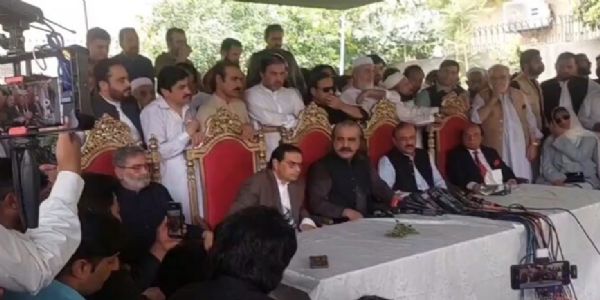 पाकिस्तान में इमरान की पार्टी सड़कों पर उतरी, जेल से रिहाई के लिए 