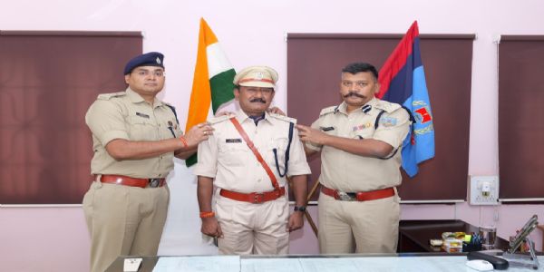 दो पुलिस अधिकारियों की उपाधीक्षक पद पर मिली प्रोन्नति