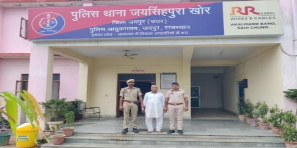 ज्वार की फसल की आड़ में गांजे की खेती करने वाला खेत मालिक गिरफ्तार
