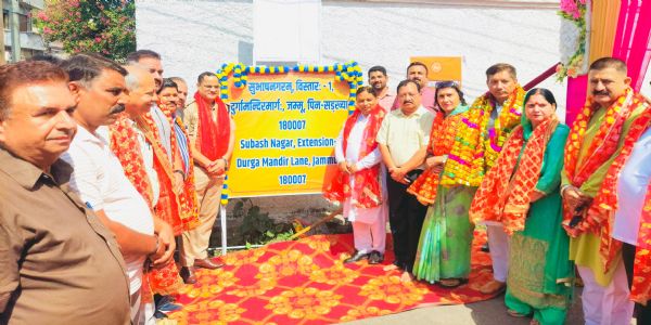 ऐसे युग में जब आधुनिकता की दौड़ में इस पसंस्कृत को पुनर्जीवित करने की यह प्रतिबद्धता वास्तव में एक सांस्कृतिक क्रांति की शुरुआत है - सत शर्मा