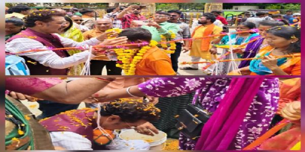 कांवड़ यात्रा में शामिल श्रद्धालुओं का महापौर ने पैर धोकर किया स्वागत