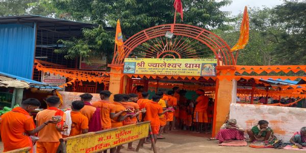 अनूपपुर: सावन के पहले सोमवार मां नर्मदा उद्गम जल से जालेश्वर धाम महादेव में हुआ जलाभिषेक, जयकारों से गूंजी अमरकंटक नगरी