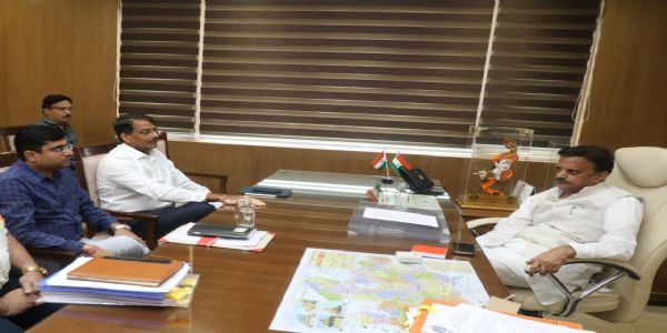 चिकित्सा सेवाओं के सुदृढ़ीकरण के लिए अधोसंरचना विस्तार के कार्य समयसीमा में करें पूर्ण: उप मुख्यमंत्री शुक्ल