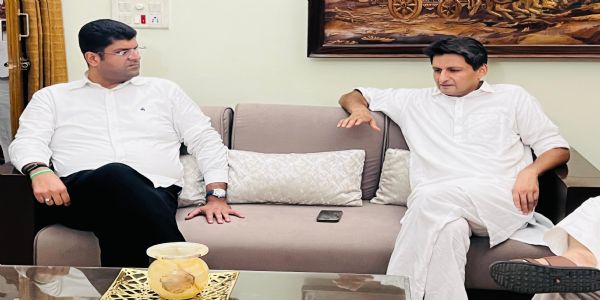 हरियाणा के पूर्व डिप्टी सीएम दुष्यंत चौटाला ने की दीपेंद्र हुड्‌डा से मुलाकात,सियासी चर्चाएं शुरू
