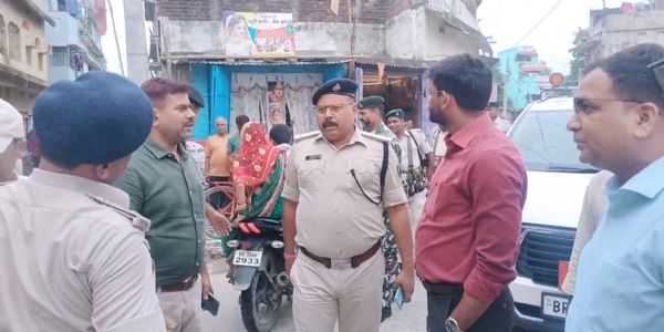 डीएम और एसपी ने महावीरी झंडा जुलूस रूट सहित डाक बांग्ला का किया निरीक्षण