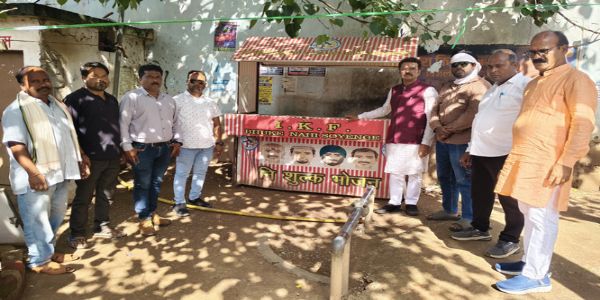 जिस ठेले को निगम ने हटवाया उसे महापौर ने पुन: व्यवस्थित करवाया