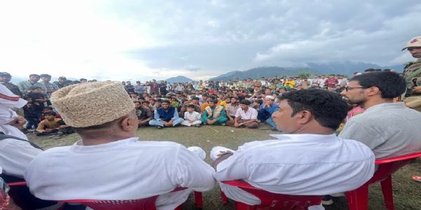 खटाना ने उरी में विशाल रैली में कांग्रेस और नेशनल कॉन्फ्रेंस पर कश्मीरी युवाओं को पटरी से उतारने का आरोप लगाया