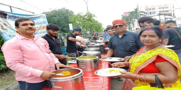 अमरनाथ यात्रियों को परोसा जा रहा सात्विक भोजन