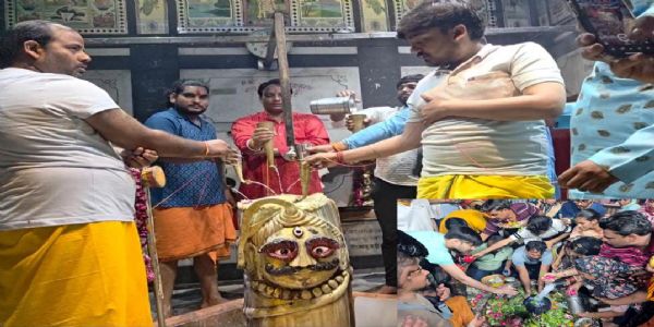 श्रीकृष्ण की नगरी ओम नम : शिवाय के उद्घोषों से गूंजी, उमड़ती रही श्रद्धालुओं की भीड़