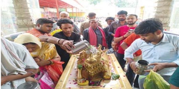 सावन के पहले सोमवार को दूधेश्वरनाथ मंदिर में शिव भक्तों का उमड़ा सैलाब