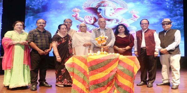 गुरुग्राम: वरिष्ठ नागरिकों ने छेड़ी सुरों की तान, रैम्प पर भी बिखेरे जलवे