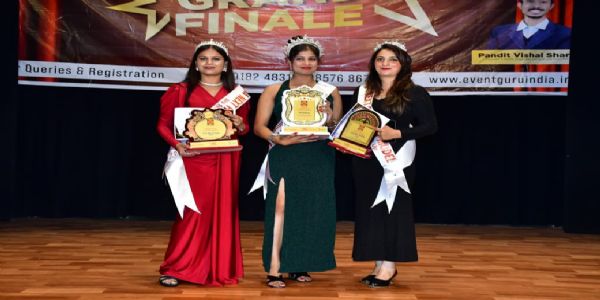 मंडी की कोमल चौहान ने जीता इंडिया नेक्स्ट फैशन मॉडल का खिताब