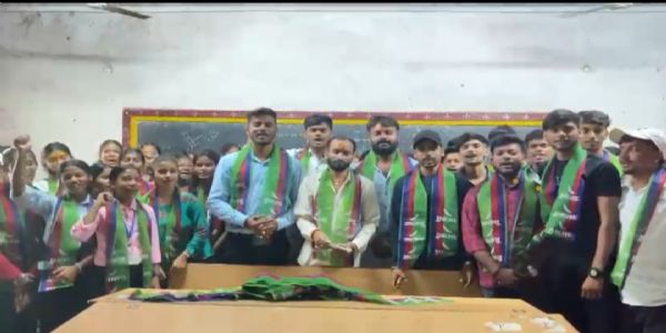 कई छात्रों ने ली आजसू की सदस्यता, सुदेश महतो पर जताया विश्वास