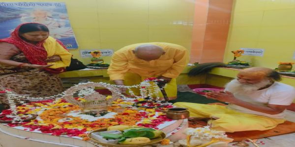 प्राचीन लवकुश मंदिर में विराजित हैं भगवान शिव के द्वादश ज्याेतिर्लिंग