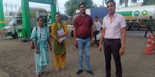 इंदौरः पेट्रोल पंप में स्टॉक में अंतर की अनियमितता एवं पीयूसी नहीं लगा होने पर प्रकरण पंजीबद्ध