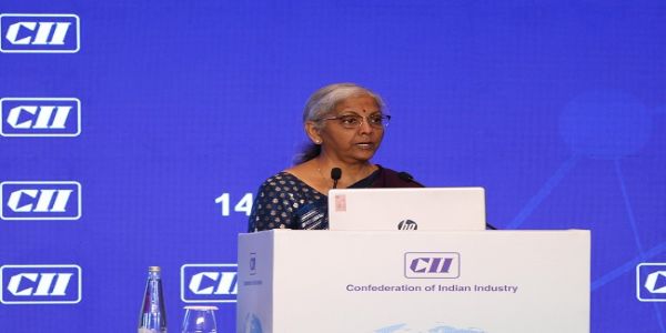 भारत को जीसीसी विकास की दिशा में तेजी से आगे बढ़ना चाहिए: सीतारमण