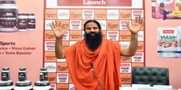 केरल हाईकोर्ट ने बाबा रामदेव और पतंजलि के एमडी के खिलाफ भ्रामक विज्ञापन के मामलों पर रोक लगाई