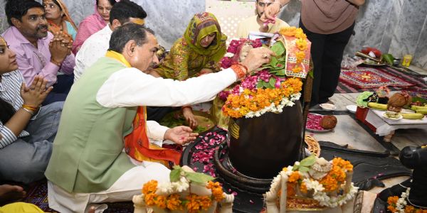 भाजपा प्रदेश अध्यक्ष मदन राठौड़ ने सावन के पहले सोमवार को गलता तीर्थ में किया विशेष पूजन