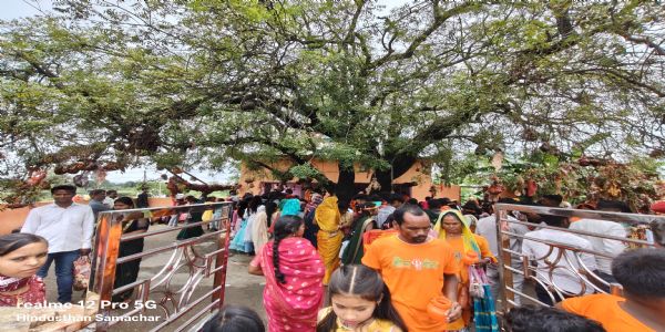 बलरामपुर : सावन के पहले सोमवार पर शिवालयों में उमड़ी शिवभक्तों की भीड़, बारिश पर आस्था भारी