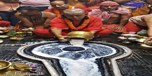 सावन कि पहली सोमवारी पर हर हर महादेव की जयघोष से गूंजा शहर