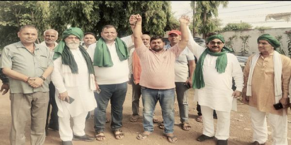 खंदौली में सभा काे लेकर किसान नेताओं ने किया जनसंपर्क