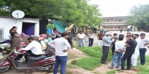 न्यायालय के आदेश पर 13 मकानों को कराया गया खाली