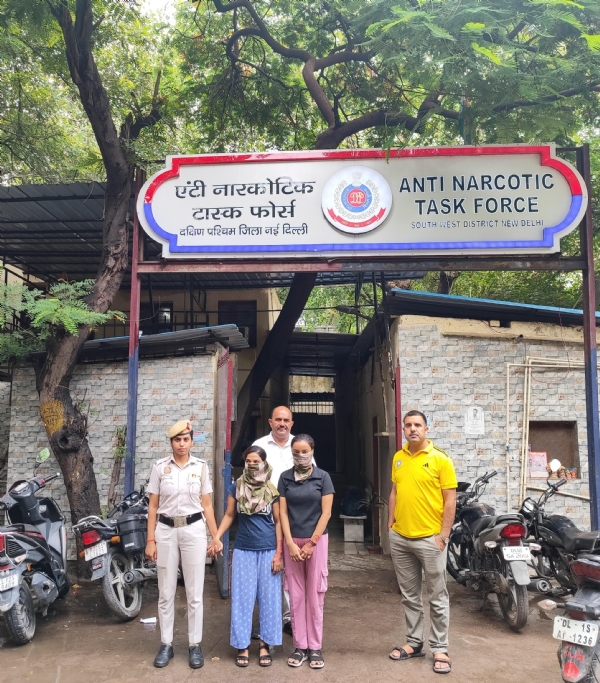 पकड़ी गई बांग्लादेशी महिलाओं की फोटो