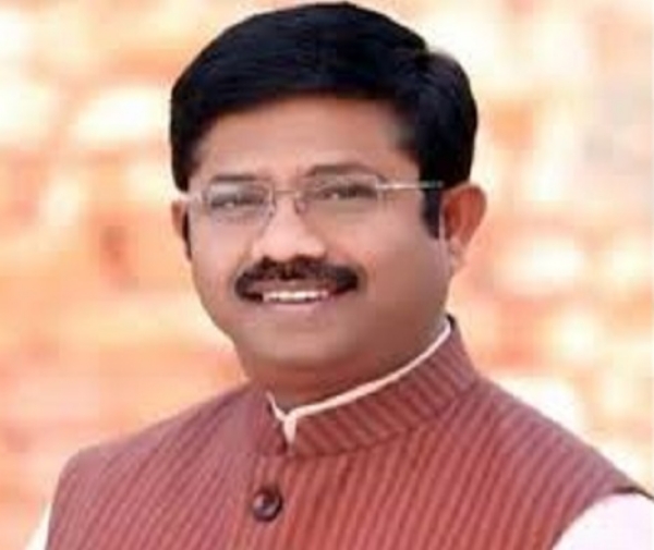 औद्योगिक विकास मंत्री नंदगाेपाल नंदी