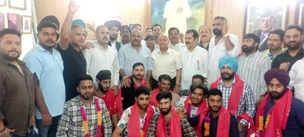 उमर सरकार के प्रदर्शन पर भाजपा जम्मू-कश्मीर और देश के लोगों को गुमराह कर रही है सुरिंदर चौधरी
