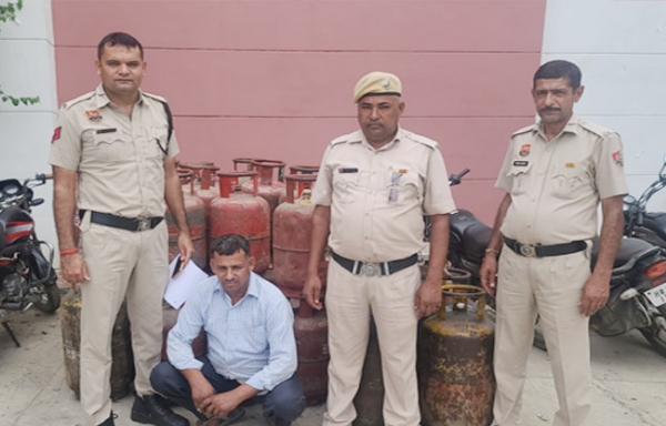 गिरफ्तार आरोपी नरेश जिसे अदालत में पेश किया गया