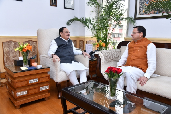 मुख्यमंत्री पुष्कर सिंह धामी  नई दिल्ली में केंद्रीय स्वास्थ्य मंत्री जेपी नड्डा से शिष्टाचार भेंट करते।