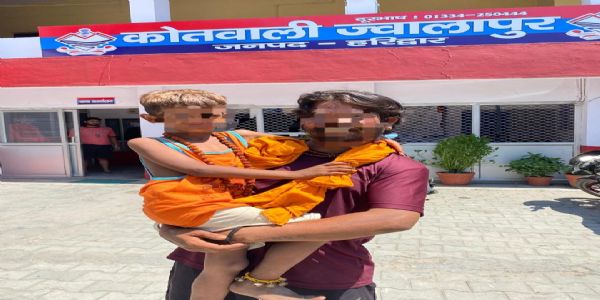 बिछड़े पांच वर्षीय भोले को पुलिस ने पिता से मिलवाया