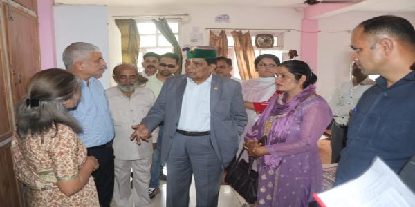 स्वास्थ्य मंत्री शांडिल ने सरकाघाट में बाल गृह का दौरा किया, बच्चों के समग्र विकास को सरकार प्रतिबद्ध