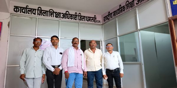 अंवरी स्कूल में पर्याप्त शिक्षक नहीं, तालाबंदी की दी चेतावनी