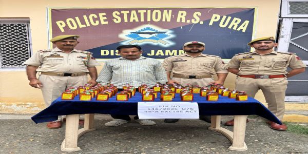 जम्मू पुलिस ने आर एस पुरा क्षेत्र में अवैध शराब के कारोबार पर कार्रवाई की