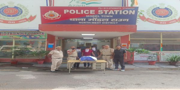 घरेलू नौकर ने रची करोड़ों की चोरी की साजिश, तीन गिरफ्तार