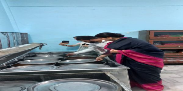 बरेली पहुंचीं महिला आयोग की उपाध्यक्ष चारू चौधरी, कई विभागों की खामियों पर जताई नाराजगी