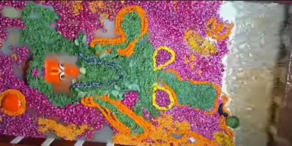 विश्व प्रसिद्ध प्रयागराज संगम तट के बड़े हनुमान जी महाराज को मां गंगा ने कराया स्नान
