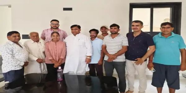 शिवानी के कटाक्ष से जागे नेता: ‘नेताजी तुम मौज करो...’ ने दिलाई गांव को राहत