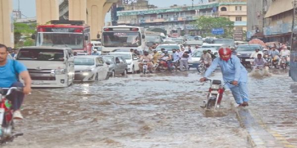 पाकिस्तान के पंजाब और खैबर पख्तूनख्वा प्रांत में बरसात से तबाही, 15 की मौत