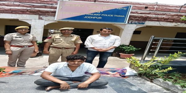 जनरल का टिकट लेकर रिजर्वेशन कोच में चोरी