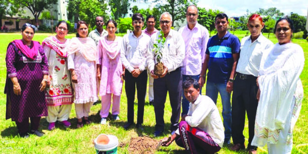 प्रकृति का श्रृंगार है हरेला पर्व एवं लोक तंत्र का आधार हैं मतदान: प्रोफे बत्रा