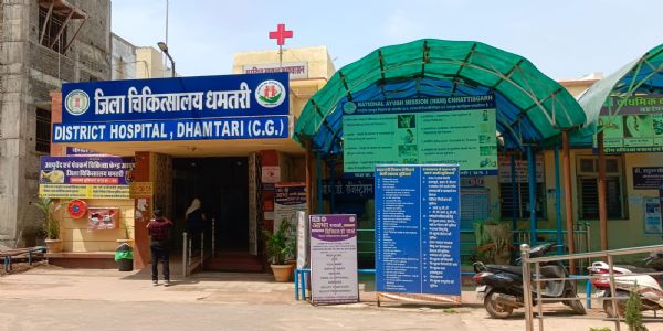 जिला अस्पताल के ईएनटी विशेषज्ञ डाक्टर एमएम नसीम बर्खास्त
