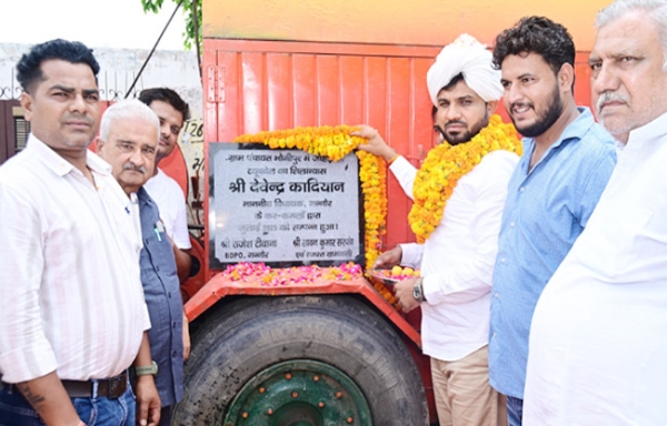 सोनीपत:विधायक देवेंद्र कादियान ट्यूबवेल लगवाने का काम शुरू करवाते हुए
