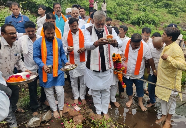 गोई नदी के उद्गम स्थल ग्राम धावड़ा में पूजन-दर्शन